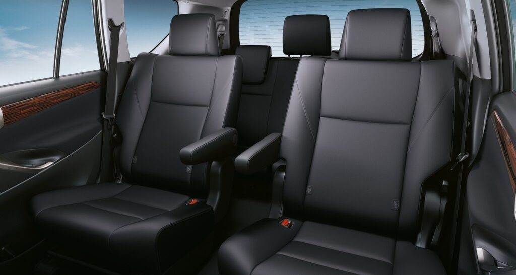 toyota-innova-mpv-malaysia-interior-premium-black-combination-leather-seats